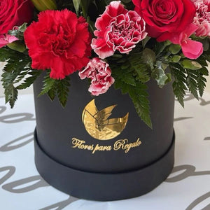 Rosas y Claveles Elegantes, flores para regalar en caja en una ocasión romántica, nosotros nos encargamos de entregarlas a domicilio en Bogotá, Floristería Flores Para Regalo, Floristería abierta las 24 Horas