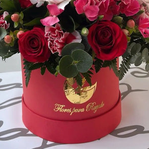 Flores En Caja Passion, perfectas para expresar tu amor y afecto, rosas rojas, claveles, nosotros nos encargamos de entregarlas a domicilio en Bogotá, Floristería Flores Para Regalo, Floristería abierta las 24 Horas