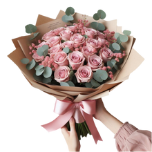 Cargar imagen en el visor de la galería, ⚡ Valiente - 50 Rosas Rosadas Bouquet de Mano | Coraje Amor Valentía Bogotá Colombia ⚡