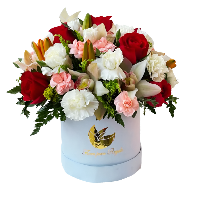 ¿Dónde comprar hermosas flores para dama en caja blanca? ¿Cuáles son las mejores flores combinadas para ella? Hermosas Flores Para Dama incluye 6 rosas, 2 orquídeas, lirios y claveles