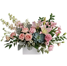 Cargar imagen en el visor de la galería, Arreglo con muchas rosas en caja para demostrar amor abundante, perfecto para declaraciones importantes y aniversarios especiales en Bogotá