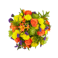 Cargar imagen en el visor de la galería, Vista superior del Bouquet Cielo Exuberante con flores amarillas, naranja, verdes y violetas.