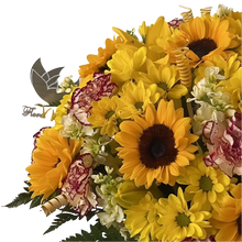 Cargar imagen en el visor de la galería, Prodigiosa - Caja Circular Flores Amarillas | Girasoles, Claveles y Gerberas Bogotá