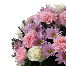 Cargar imagen en el visor de la galería, Caja Esbelta Lila Rosas Beige Bogotá | Arte Floral