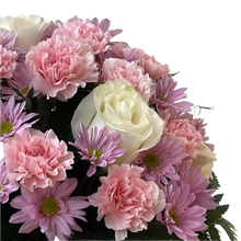 Cargar imagen en el visor de la galería, Caja Esbelta Lila Rosas Beige Bogotá | Arte Floral