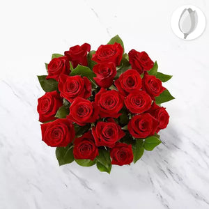 Vista arriba, tamaño 18 rosas. Celebra tu aniversario con Colosal Rosas Aniversario. Con hermosas rosas rojas, podrás expresar todo tu amor y cariño hacia tu pareja en este día tan especial.