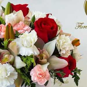 Hermosas Flores Para Dama, rosas en caja con orquídea, claveles, regalos originales para ella, ordena en este momento, entrega a domicilio en Bogotá, Floristería Flores Para Regalo, Floristería abierta las 24 Horas
