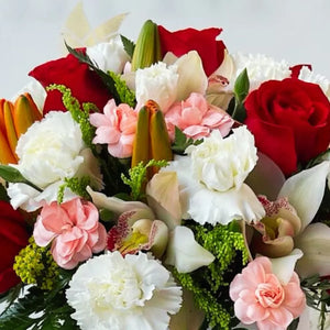 Hermosas Flores Para Dama, rosas en caja con orquídea, claveles, regalos originales para ella, ordena en este momento, entrega a domicilio en Bogotá, Floristería Flores Para Regalo, Floristería abierta las 24 Horas