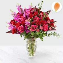 Cargar imagen en el visor de la galería, Tamaño Grande. ¡Celebre con estilo con nuestro hermoso arreglo de flores Eficiente Flores! Con rosas y flores elegantes, este arreglo no solo es elegante, sino también eficiente en transmitir sus sentimientos. Floristería Flores Para Regalo, domicilios en Bogotá