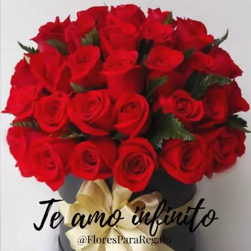 ¡Sorprende a tu ser querido con la caja de regalo Honrada Rosas! Incluye hermosas rosas que simbolizan amor y pasión, perfectas para celebrar San Valentín. Floristería Flores Para Regalo, domicilio en Bogotá