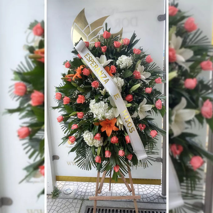 Corona Fúnebre Lirios, Entrega en Funerarias Bogotá, Nuestra Corona Fúnebre Lirios es una muestra de amor y simpatía para honrar a sus seres queridos, exprese condolencias con esta hermosa corona, entregamos las flores en funerarias en Bogotá