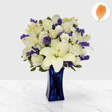 Cargar imagen en el visor de la galería, Azul y blanco Arreglo de flores, envía flores a Colombia desde USA, Flores para regalo y Flores 24 horas